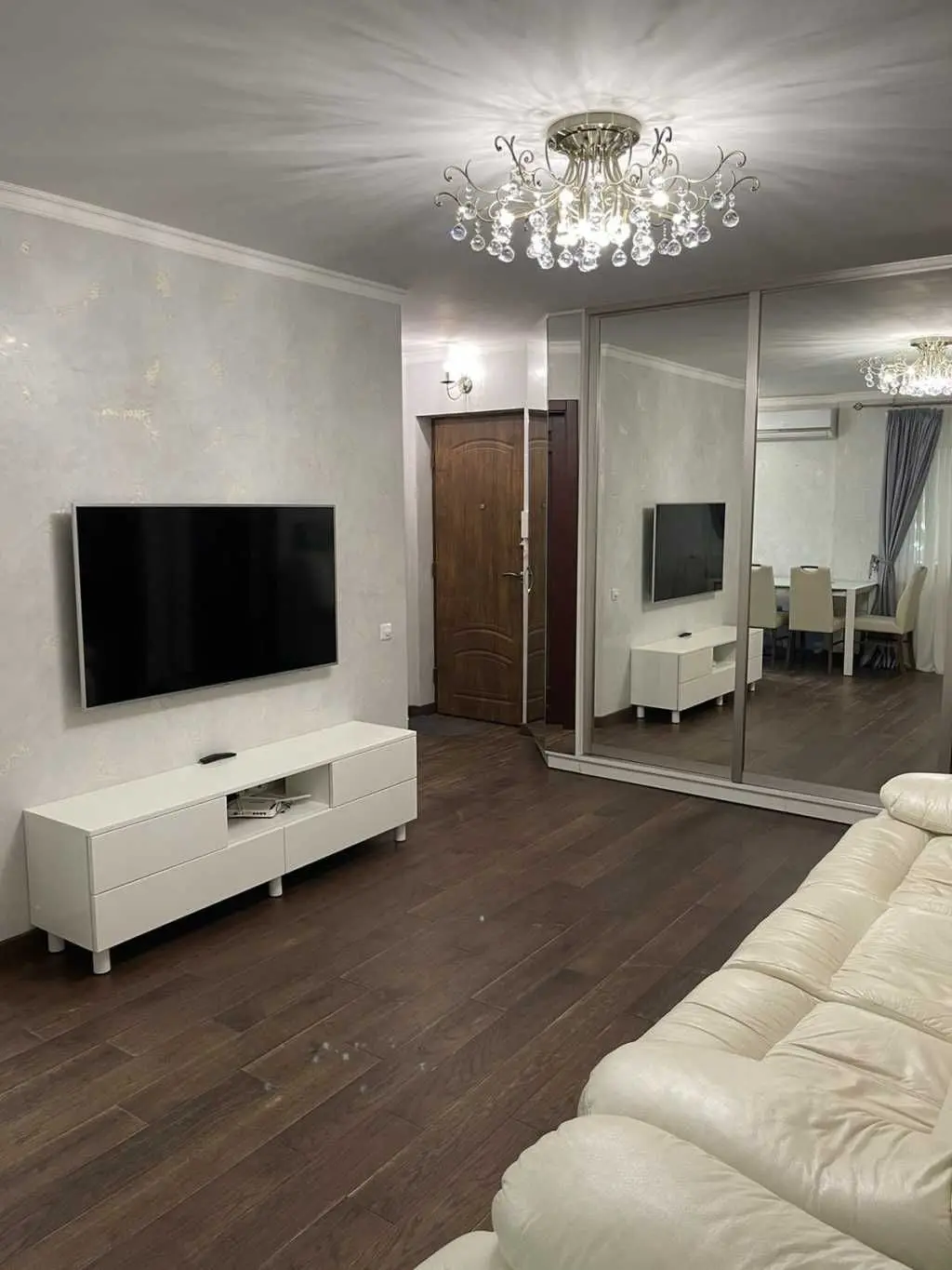 Фото Selling a 2-room apartment, 45 sq.m., Borysa Zhytkova Street 3 Kyiv, price: 95000 USD, code 8351