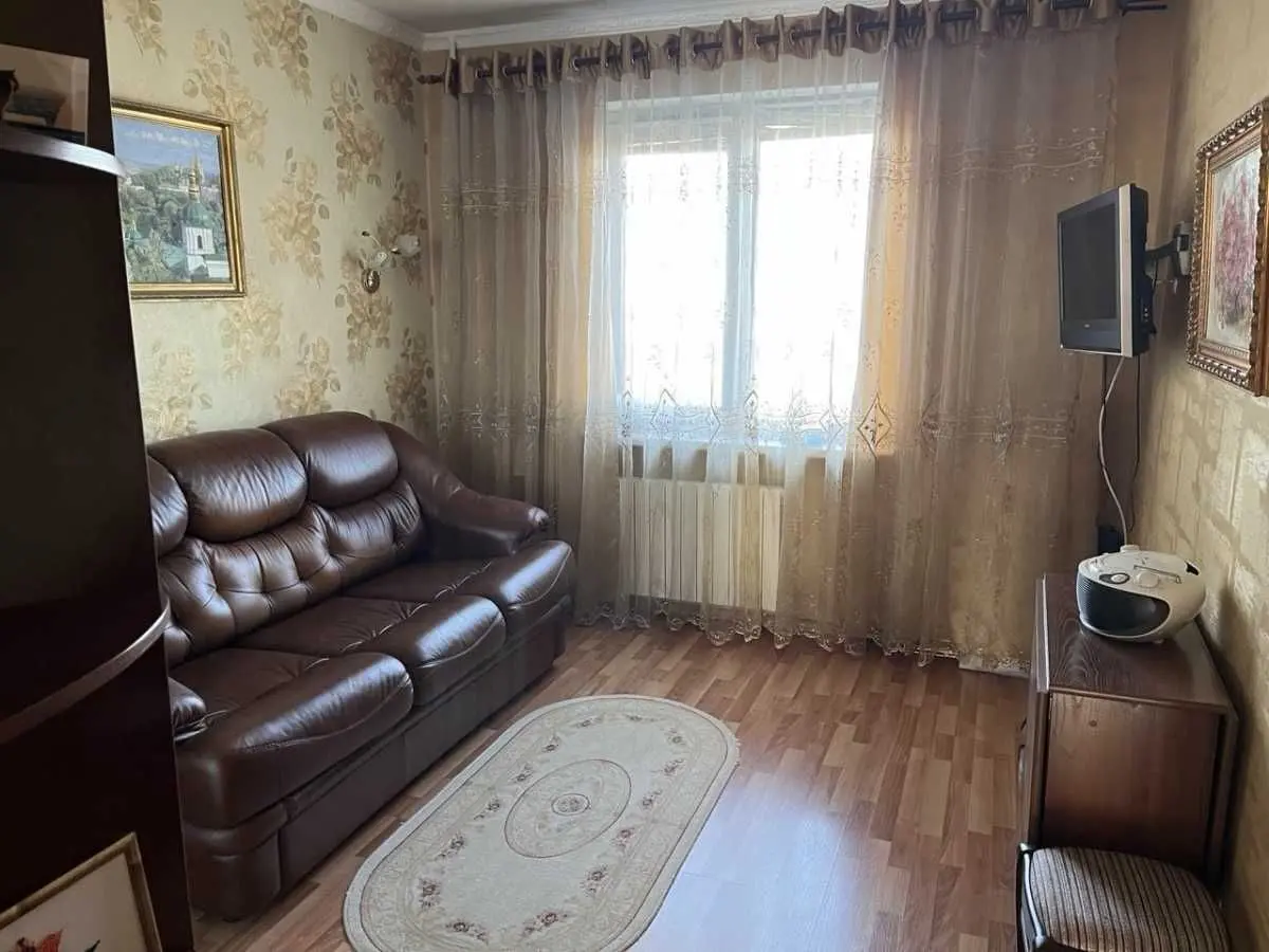 Фото Selling a 3-room apartment, 95.4 sq.m., Nauky Avenue  Kyiv, price: 120000 USD, code 8353