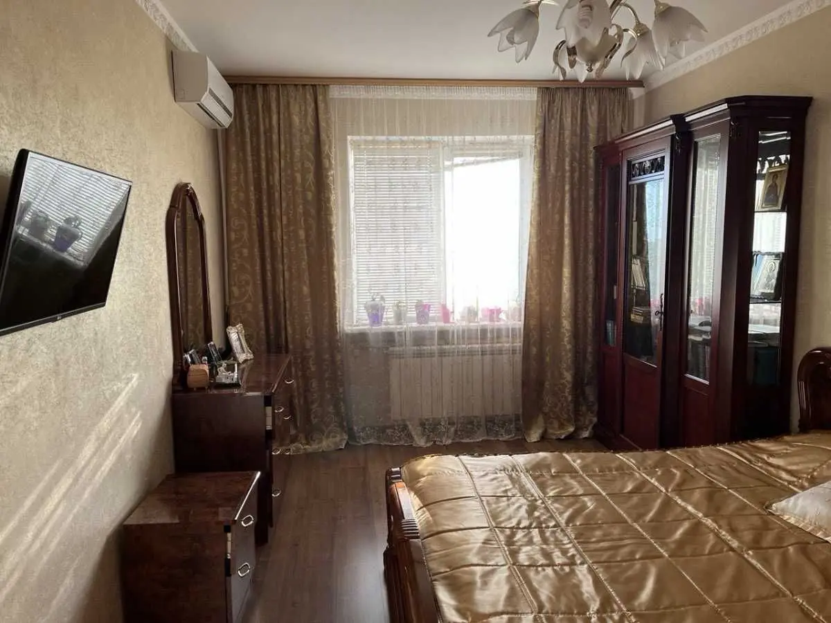 Фото Selling a 3-room apartment, 95.4 sq.m., Nauky Avenue  Kyiv, price: 120000 USD, code 8353