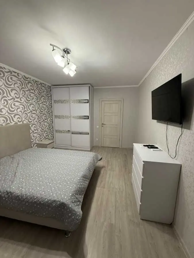 Фото Зняти 1 кімнатну квартиру, Софії Русової вул.  Київ в довгострокову оренду, ціна: 18000 UAH, код 8368