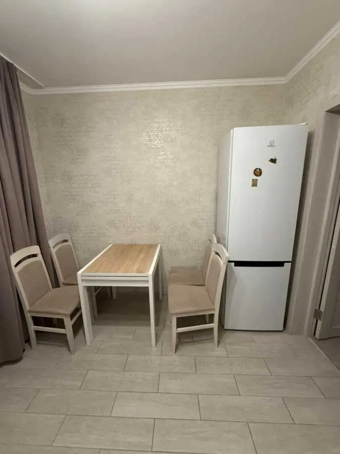 Фото Зняти 1 кімнатну квартиру, Софії Русової вул.  Київ в довгострокову оренду, ціна: 18000 UAH, код 8368