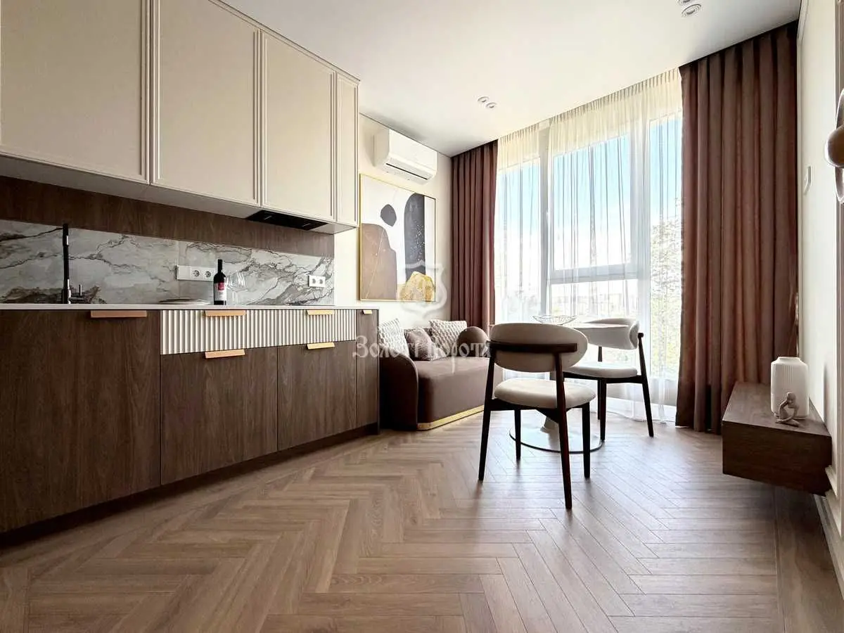 Фото Selling a 1-room apartment, 41.1 sq.m., Andriia Verkhohliada Street (Mykhaila Drahomyrova Street)  Kyiv, price: 149000 USD, code 8369