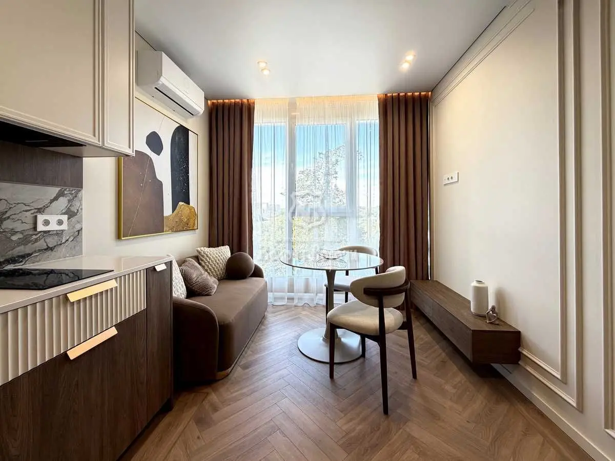 Фото Selling a 1-room apartment, 41.1 sq.m., Andriia Verkhohliada Street (Mykhaila Drahomyrova Street)  Kyiv, price: 149000 USD, code 8369