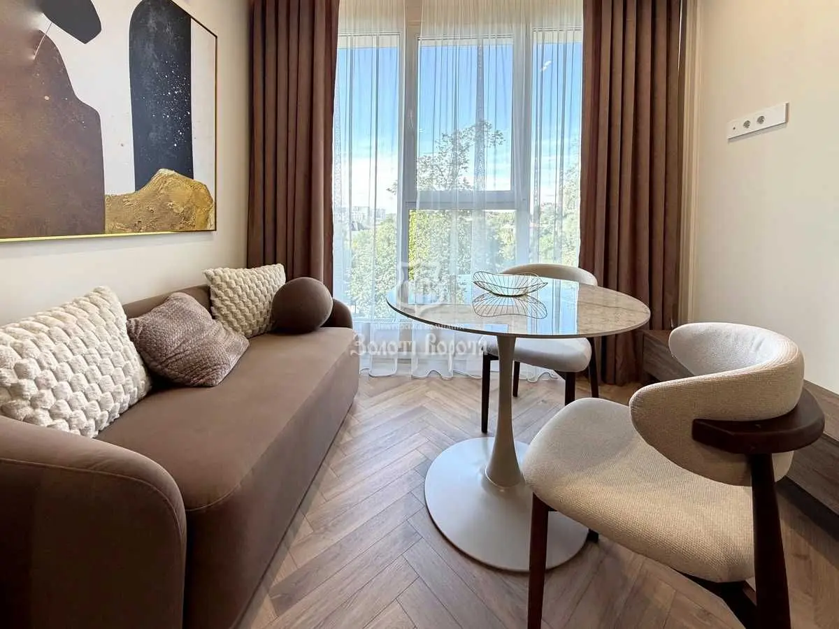 Фото Selling a 1-room apartment, 41.1 sq.m., Andriia Verkhohliada Street (Mykhaila Drahomyrova Street)  Kyiv, price: 149000 USD, code 8369