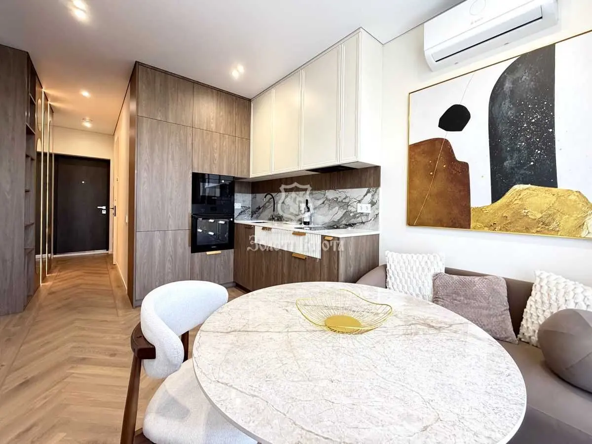 Фото Selling a 1-room apartment, 41.1 sq.m., Andriia Verkhohliada Street (Mykhaila Drahomyrova Street)  Kyiv, price: 149000 USD, code 8369
