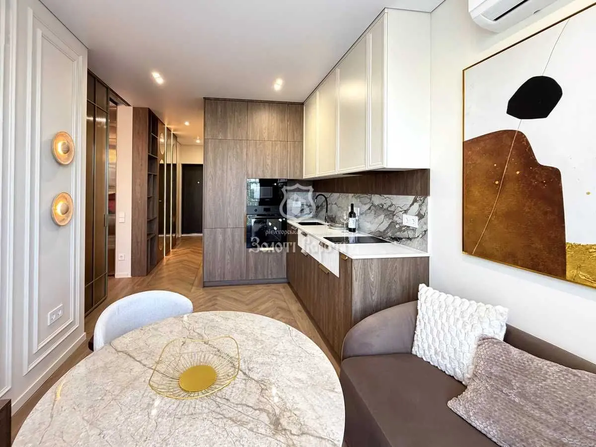 Фото Selling a 1-room apartment, 41.1 sq.m., Andriia Verkhohliada Street (Mykhaila Drahomyrova Street)  Kyiv, price: 149000 USD, code 8369