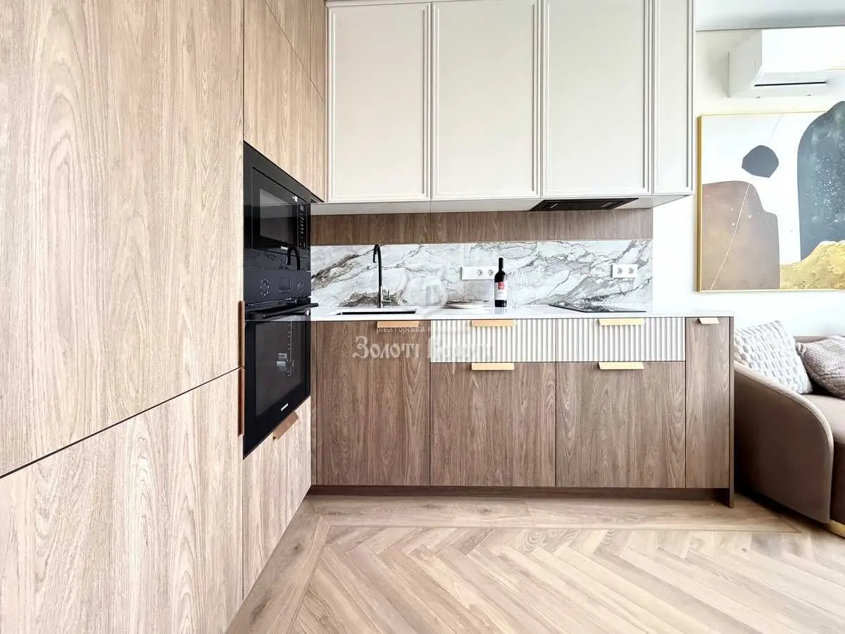 Фото Selling a 1-room apartment, 41.1 sq.m., Andriia Verkhohliada Street (Mykhaila Drahomyrova Street)  Kyiv, price: 149000 USD, code 8369