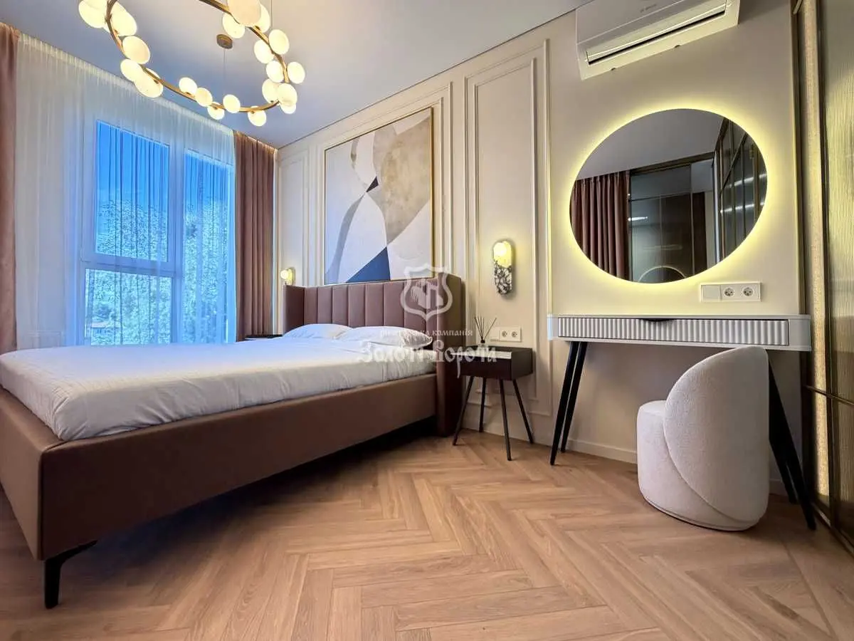 Фото Selling a 1-room apartment, 41.1 sq.m., Andriia Verkhohliada Street (Mykhaila Drahomyrova Street)  Kyiv, price: 149000 USD, code 8369