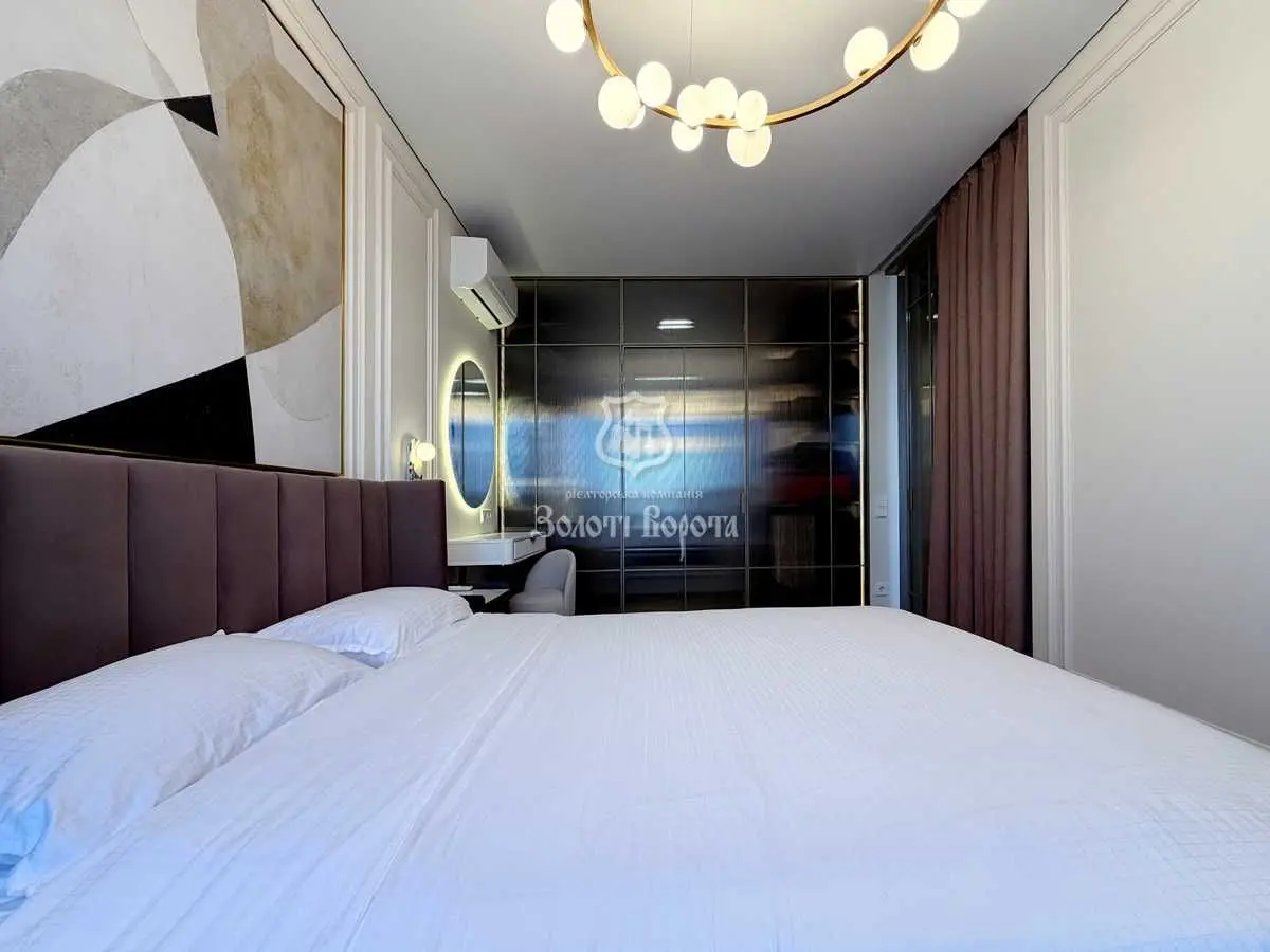 Фото Selling a 1-room apartment, 41.1 sq.m., Andriia Verkhohliada Street (Mykhaila Drahomyrova Street)  Kyiv, price: 149000 USD, code 8369