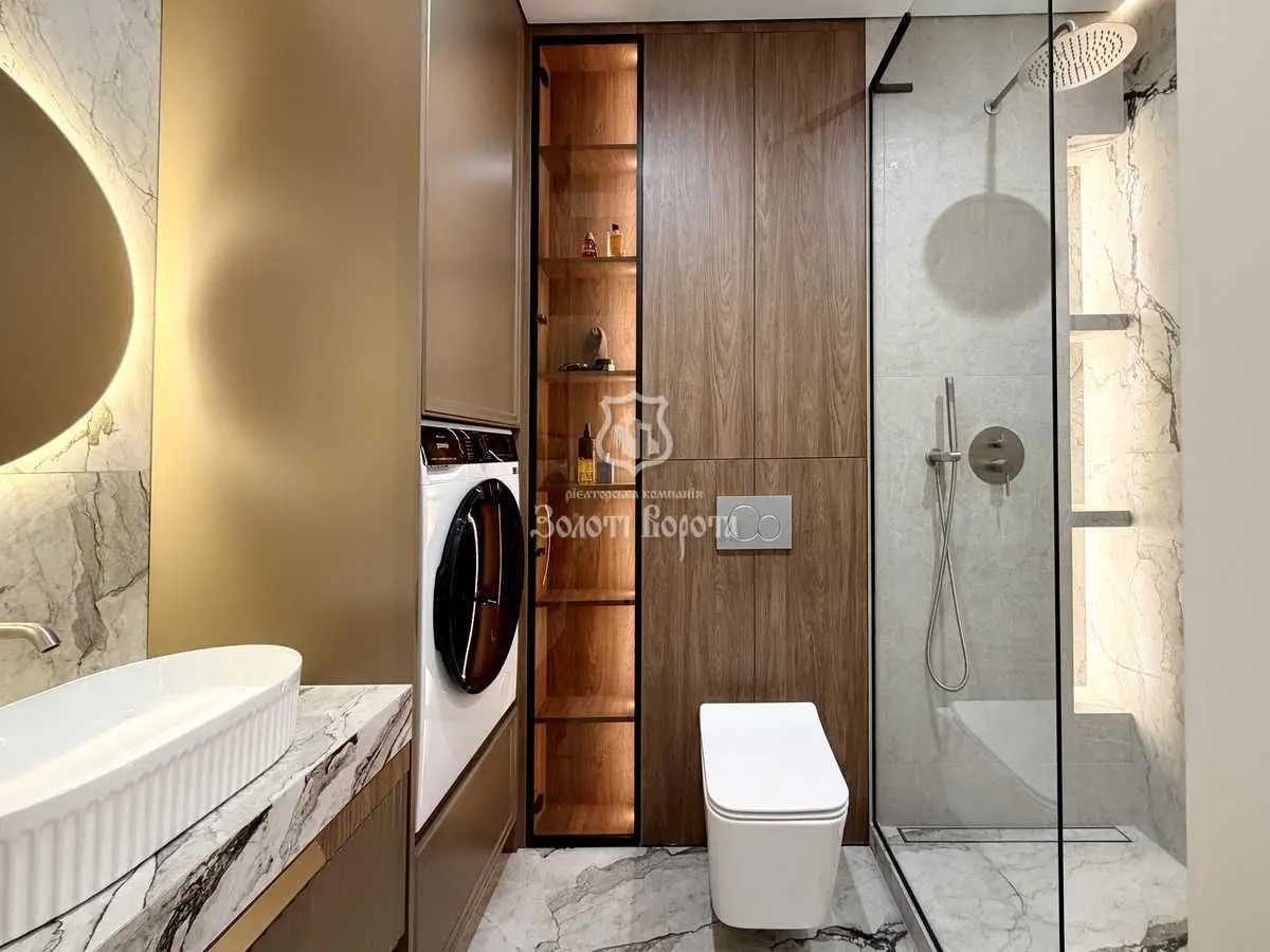 Фото Selling a 1-room apartment, 41.1 sq.m., Andriia Verkhohliada Street (Mykhaila Drahomyrova Street)  Kyiv, price: 149000 USD, code 8369