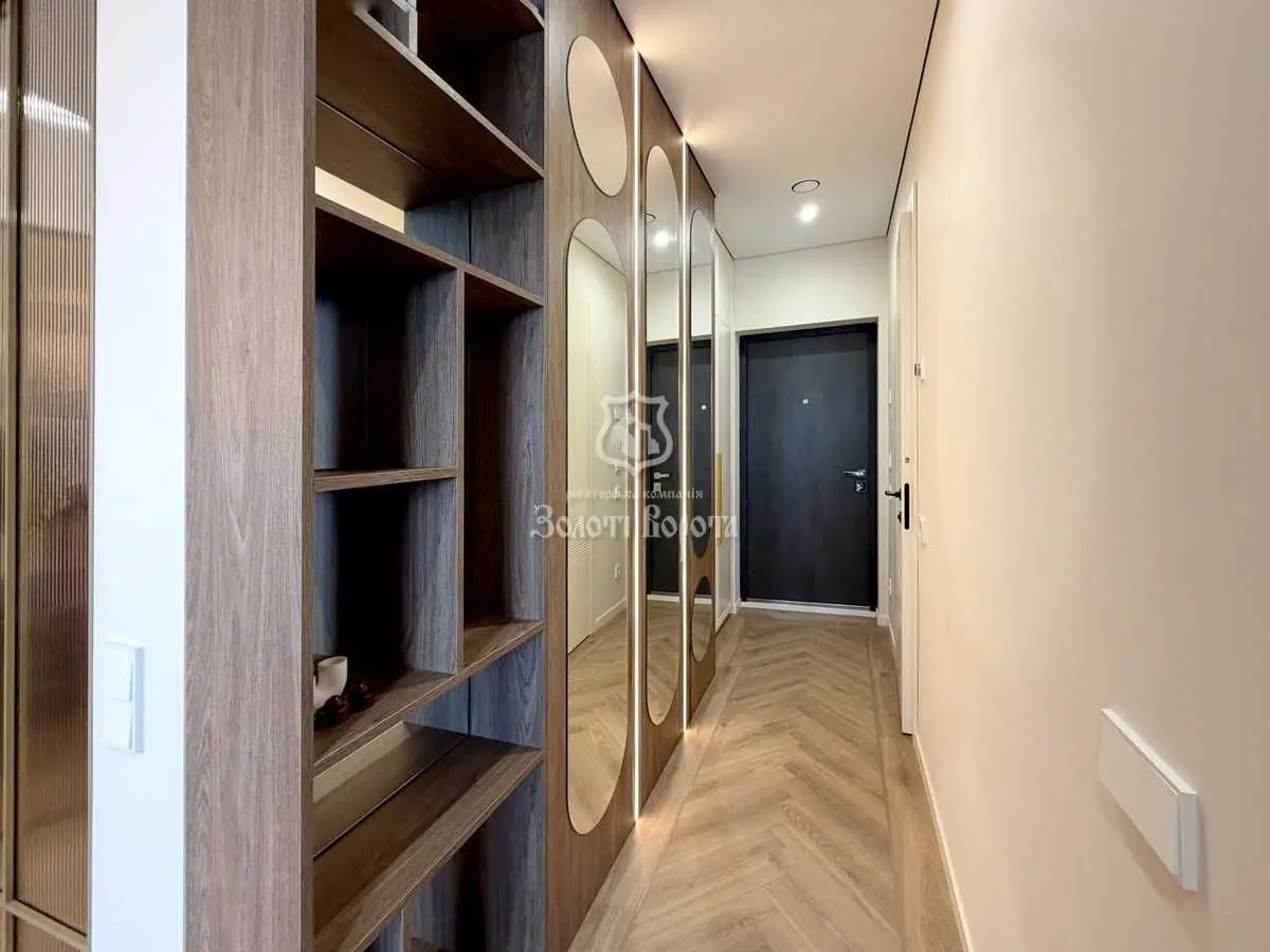 Фото Selling a 1-room apartment, 41.1 sq.m., Andriia Verkhohliada Street (Mykhaila Drahomyrova Street)  Kyiv, price: 149000 USD, code 8369
