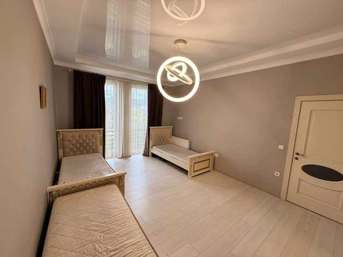 Фото Продаю 3 кімнатну квартиру, 75 кв. м, Свалява, ціна: 132989 USD, код 8409