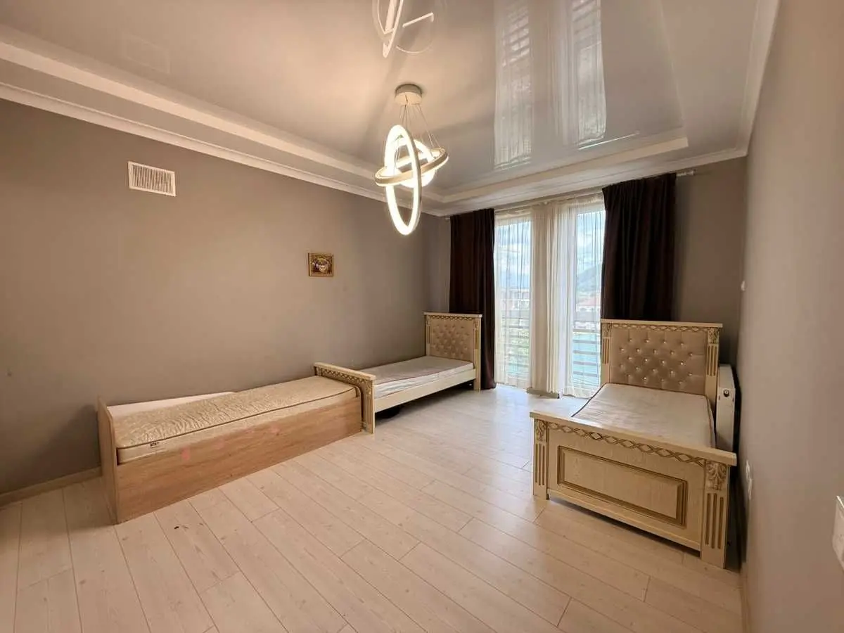 Фото Продаю 3 кімнатну квартиру, 75 кв. м, Свалява, ціна: 132989 USD, код 8409