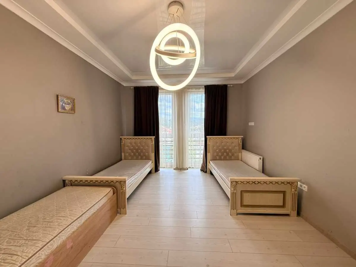 Фото Продаю 3 кімнатну квартиру, 75 кв. м, Свалява, ціна: 132989 USD, код 8409