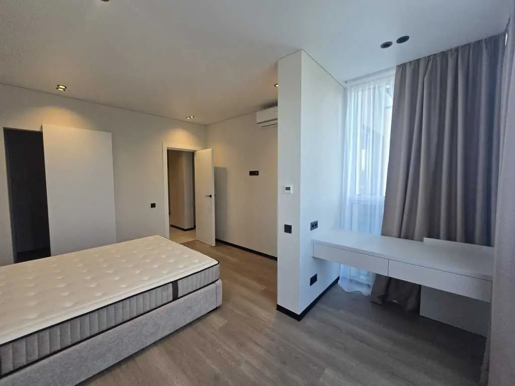 Фото Продаю 1-комнатную квартиру, 47 кв. м, Метрологическая ул. 107 Киев, цена: 126000 USD, код 8413