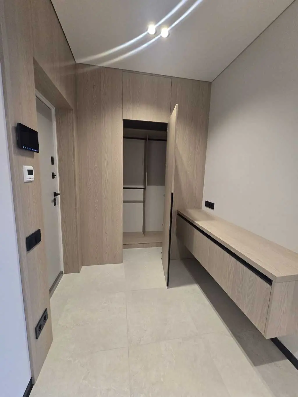 Фото Продаю 1-комнатную квартиру, 47 кв. м, Метрологическая ул. 107 Киев, цена: 126000 USD, код 8413