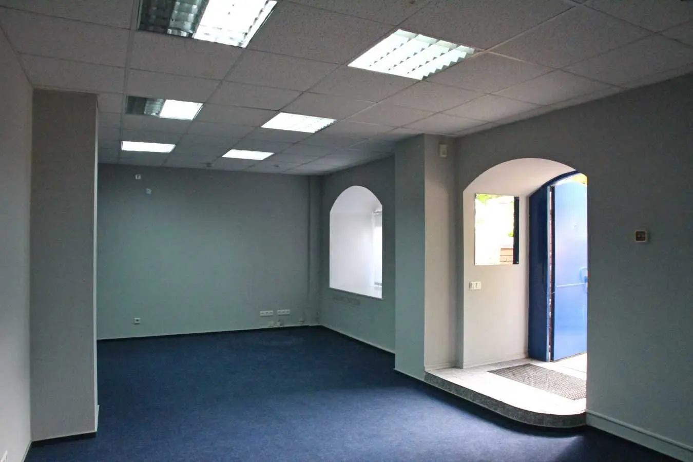 Фото Rent an office, Sichovykh Striltsiv Street (Artema Street) 58/2в Kyiv for long-term rent, price: 1100 USD, code 8429