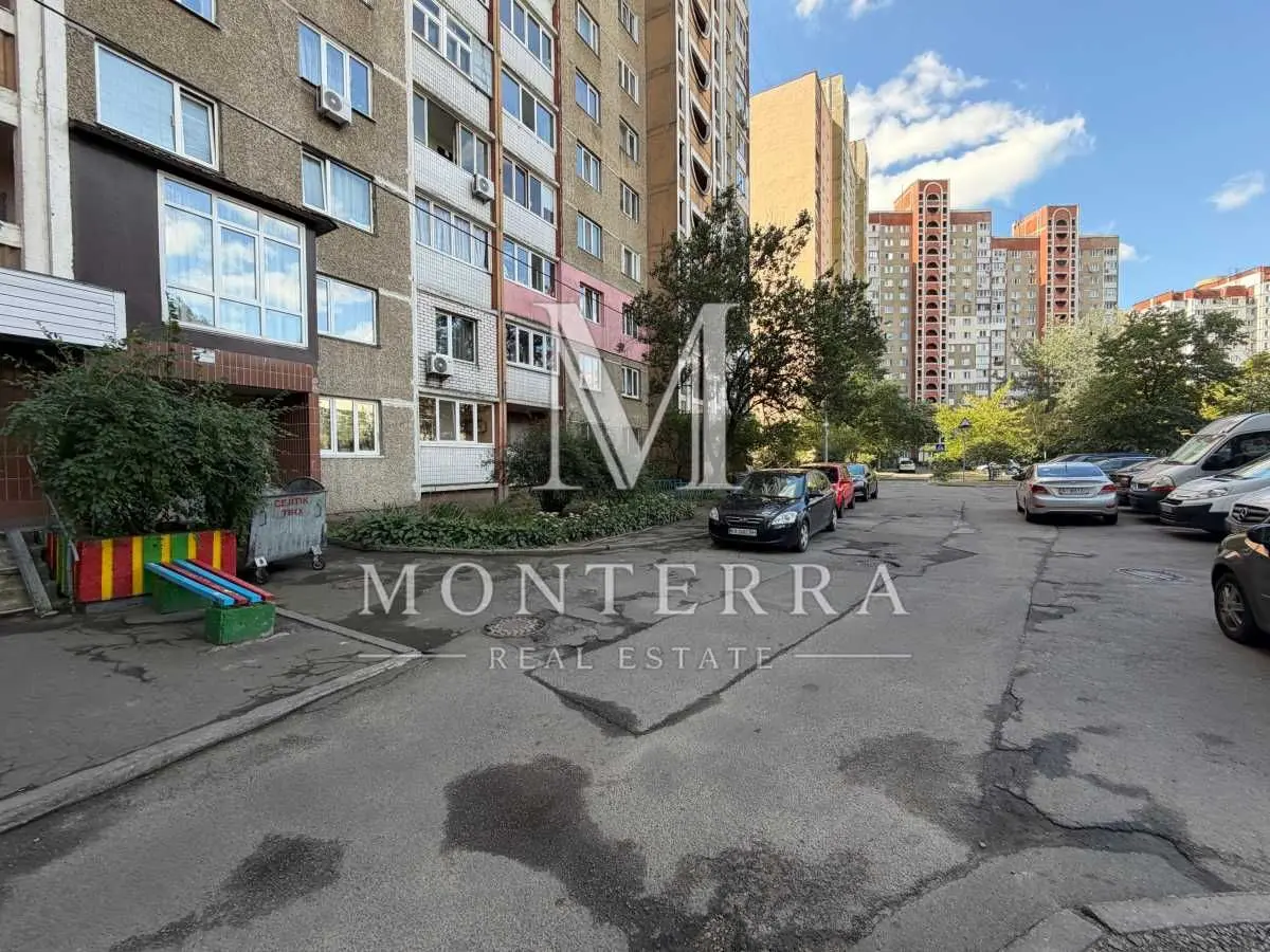 Фото Selling a 2-room apartment, 56 sq.m., Volodymyra Zhabotynskoho street (Muromska Street) 3б Kyiv, price: 73000 USD, code 8432