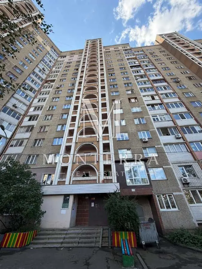 Фото Selling a 2-room apartment, 56 sq.m., Volodymyra Zhabotynskoho street (Muromska Street) 3б Kyiv, price: 73000 USD, code 8432
