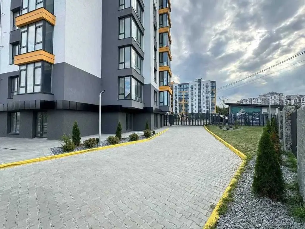 Фото Selling a 3-room apartment, 83.3 sq.m., Buhaia Street  Vovchynets, price: 93000 USD, code 8453