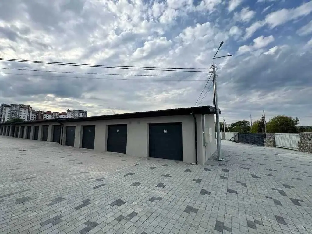 Фото Selling a 3-room apartment, 83.3 sq.m., Buhaia Street  Vovchynets, price: 93000 USD, code 8453
