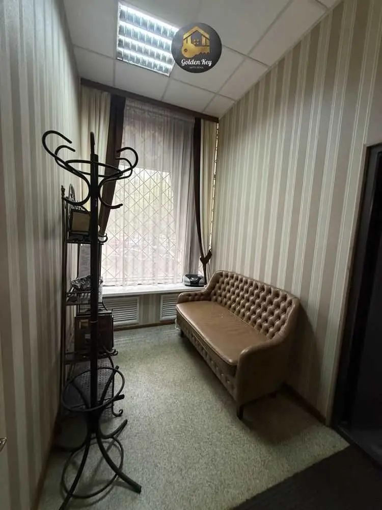 Фото Selling an office, 29.2 sq.m., Yevhena Sverstiuka Street  Kyiv, price: 60000 USD, code 8469