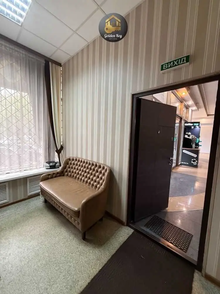 Фото Selling an office, 29.2 sq.m., Yevhena Sverstiuka Street  Kyiv, price: 60000 USD, code 8469