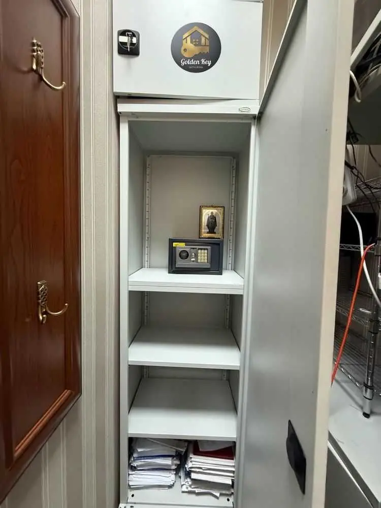 Фото Selling an office, 29.2 sq.m., Yevhena Sverstiuka Street  Kyiv, price: 60000 USD, code 8469
