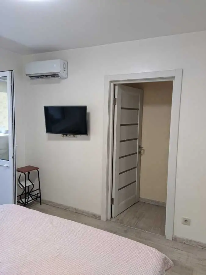 Фото Selling a 3-room apartment, 57 sq.m., Mykoly Mikhnovskoho Boulevard (Druzhby Narodiv Boulevard) 19 Kyiv, price: 70000 USD, code 8476