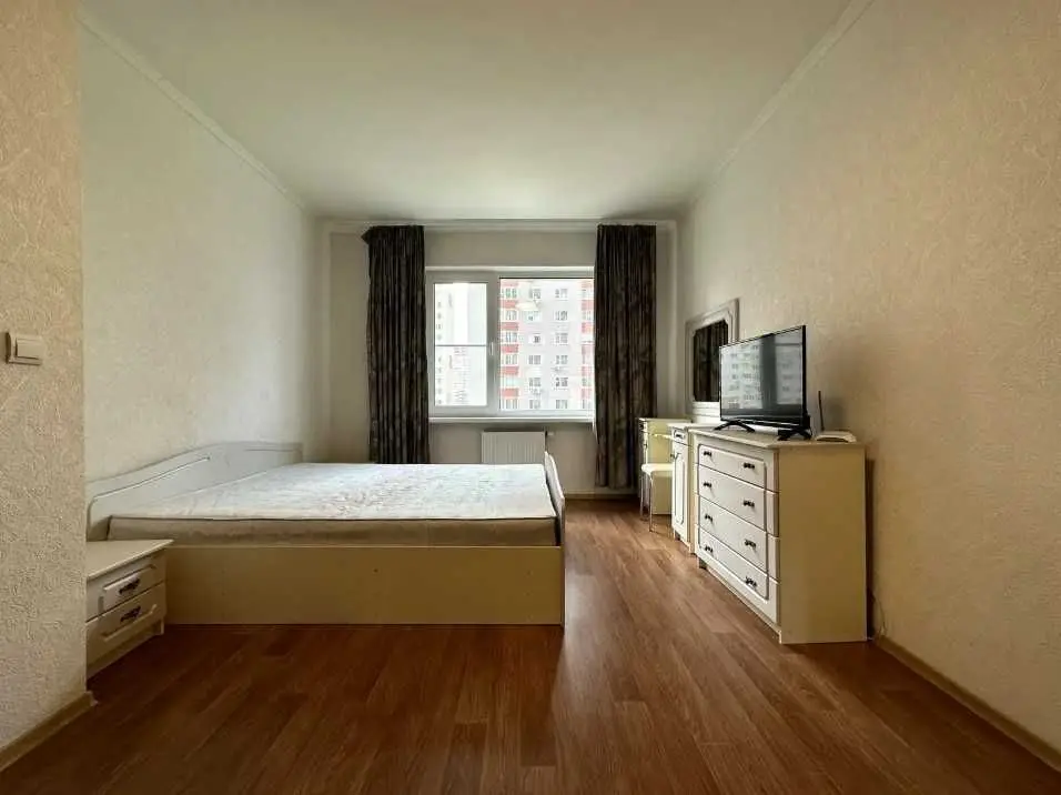 Фото Зняти 1 кімнатну квартиру, Бориса Гмирі вул. 16 Київ в довгострокову оренду, ціна: 15000 UAH, код 8484