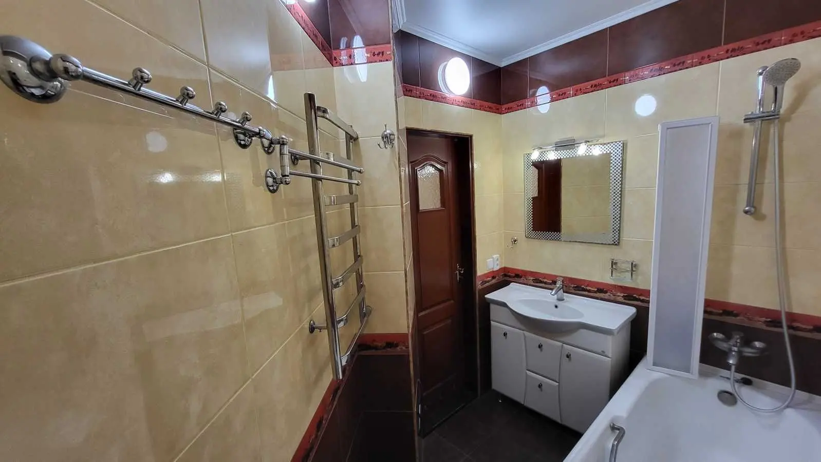 Фото Зняти 2 кімнатну квартиру, Алматинська вул. (Алма-Атинська)  Київ в довгострокову оренду, ціна: 17500 UAH, код 8486