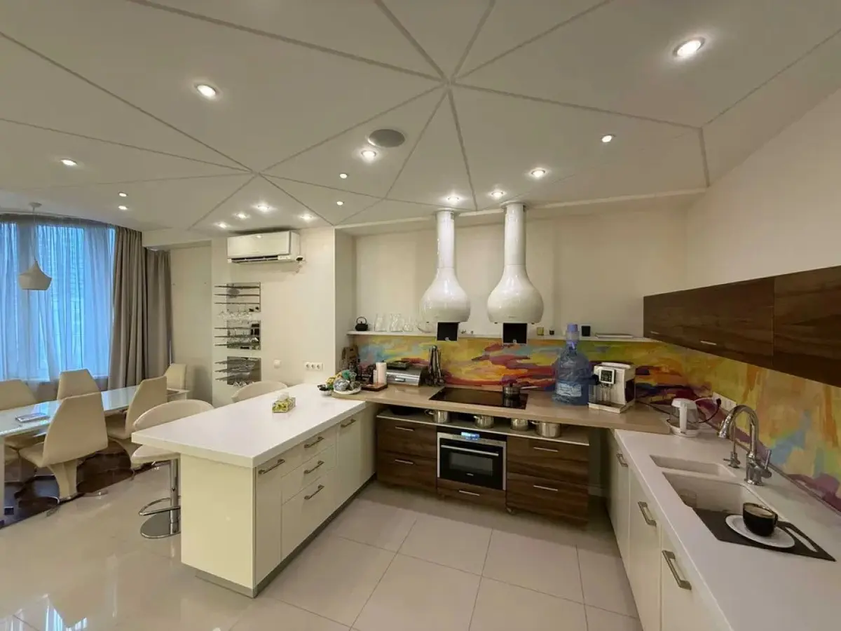 Фото Selling a 3-room apartment, 127 sq.m., Vasylia Tiutiunnyka Street (Anri Barbiusa Street) 37/1 Kyiv, price: 335000 $, code 8510