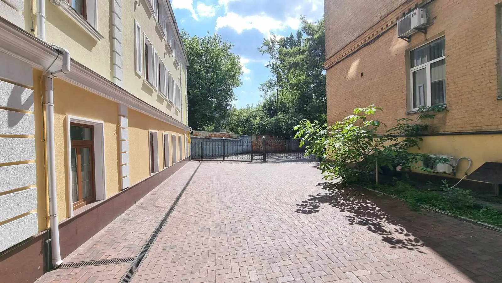 Фото Продаю офіс, 500 кв. м, Володимирська вул.  Київ, ціна: 1500000 USD, код 8513