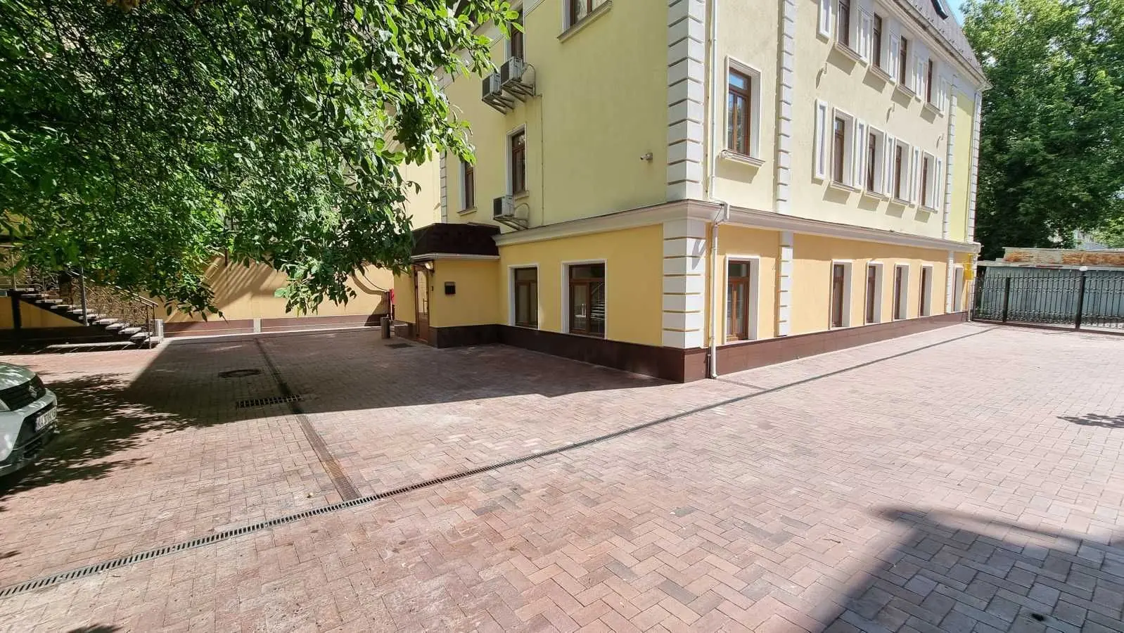Фото Продаю офіс, 500 кв. м, Володимирська вул.  Київ, ціна: 1500000 USD, код 8513