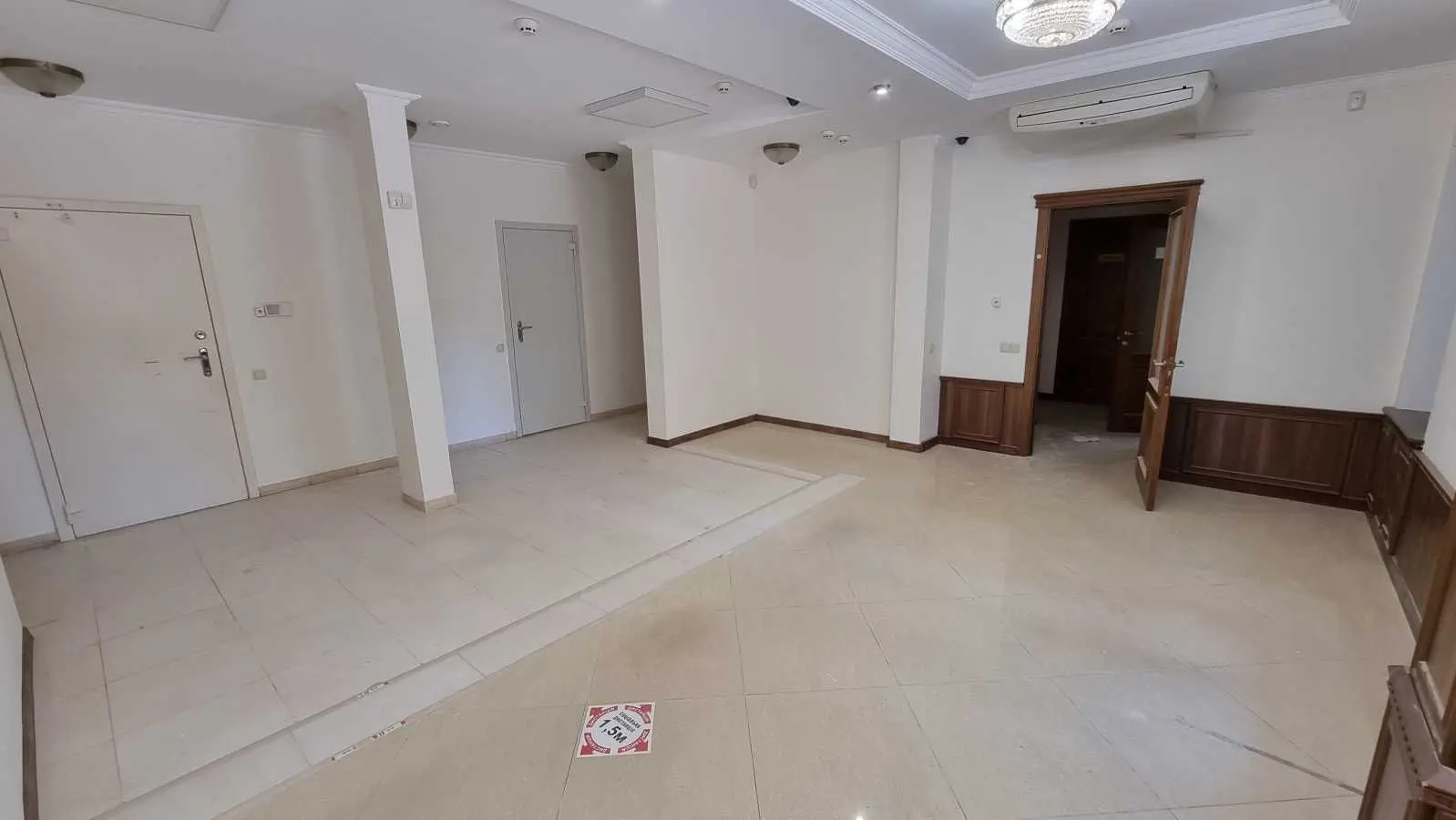 Фото Продаю офіс, 500 кв. м, Володимирська вул.  Київ, ціна: 1500000 USD, код 8513