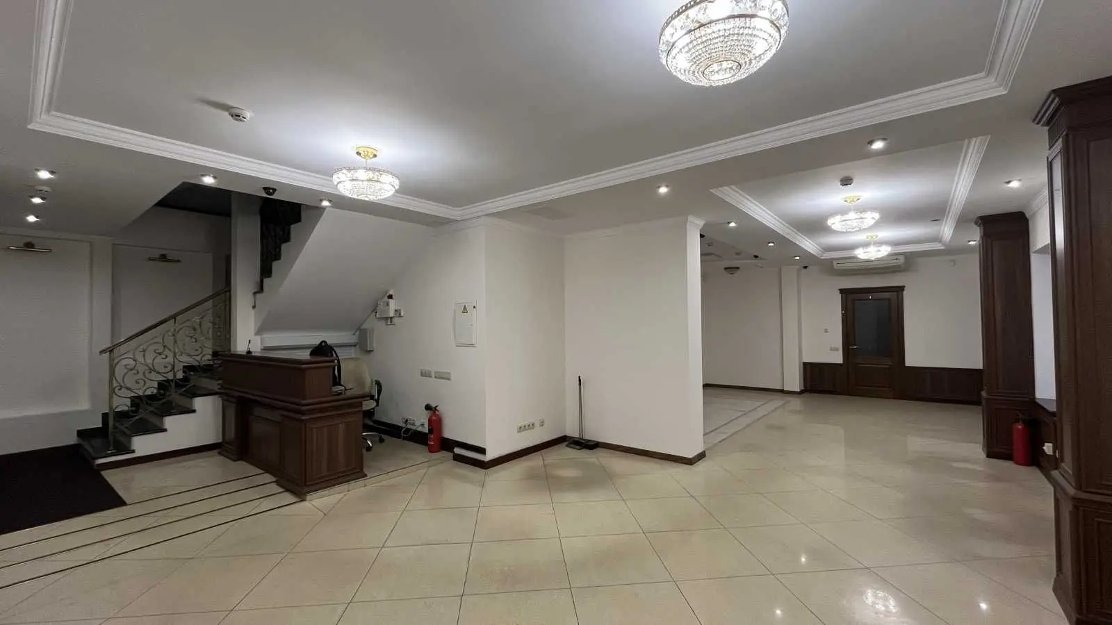 Фото Продаю офіс, 500 кв. м, Володимирська вул.  Київ, ціна: 1500000 USD, код 8513