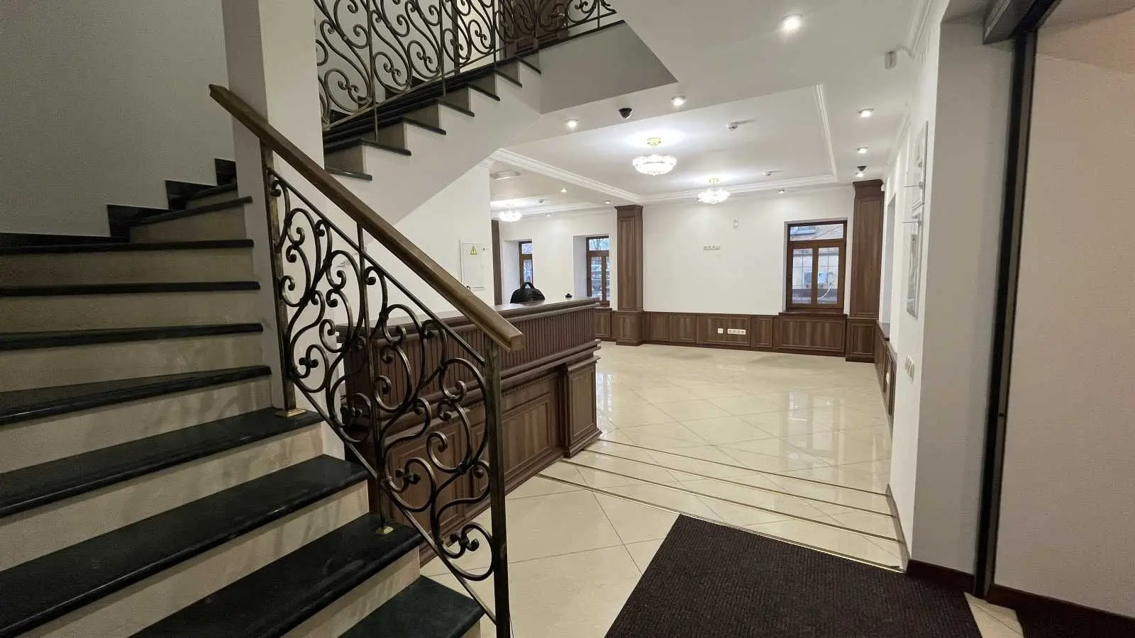 Фото Продаю офіс, 500 кв. м, Володимирська вул.  Київ, ціна: 1500000 USD, код 8513