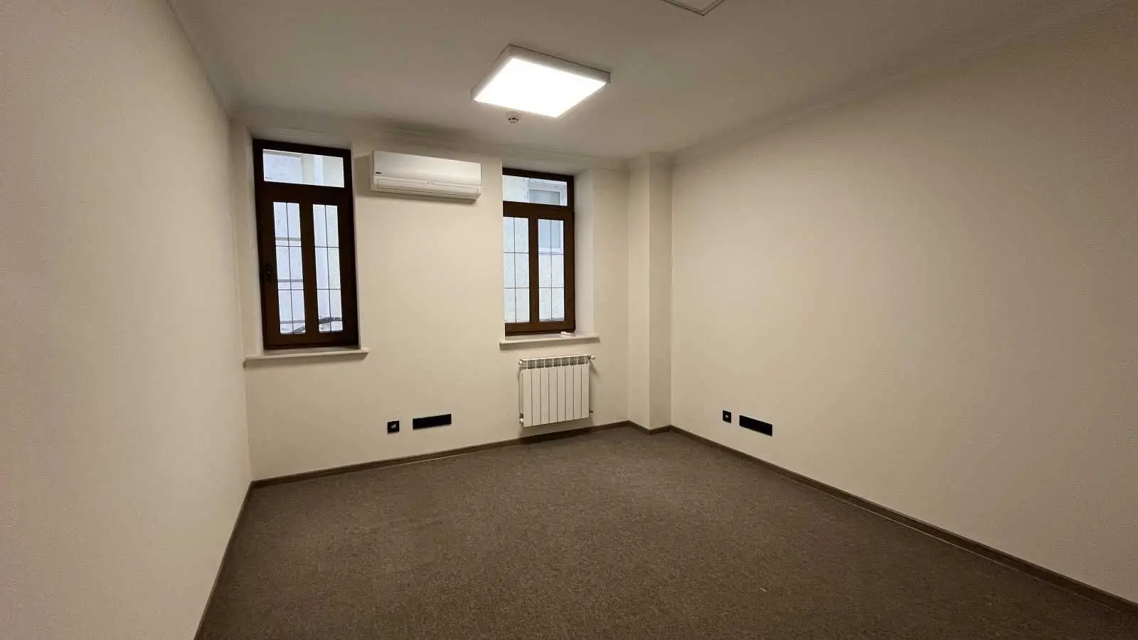 Фото Продаю офіс, 500 кв. м, Володимирська вул.  Київ, ціна: 1500000 USD, код 8513