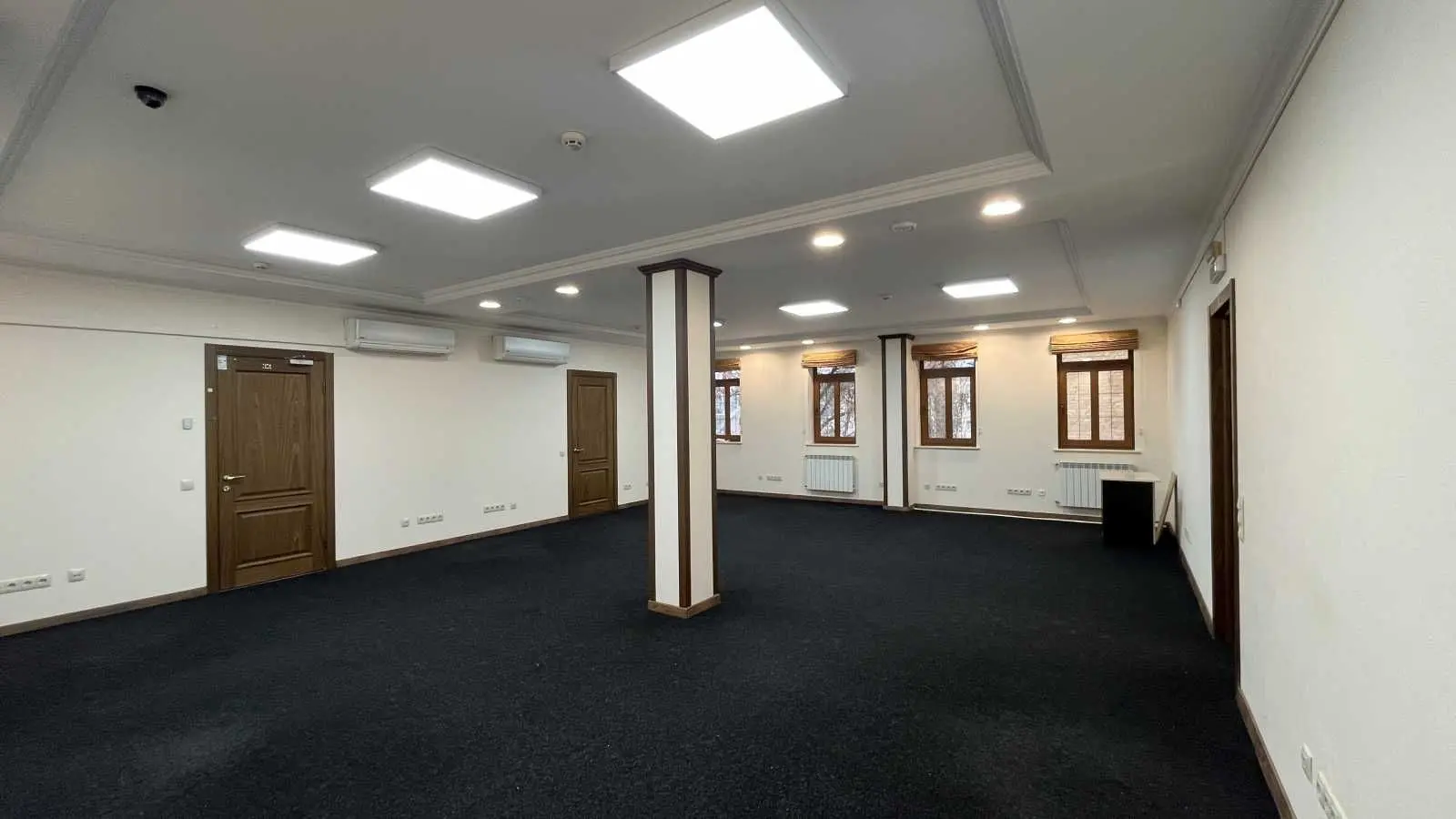 Фото Продаю офіс, 500 кв. м, Володимирська вул.  Київ, ціна: 1500000 USD, код 8513