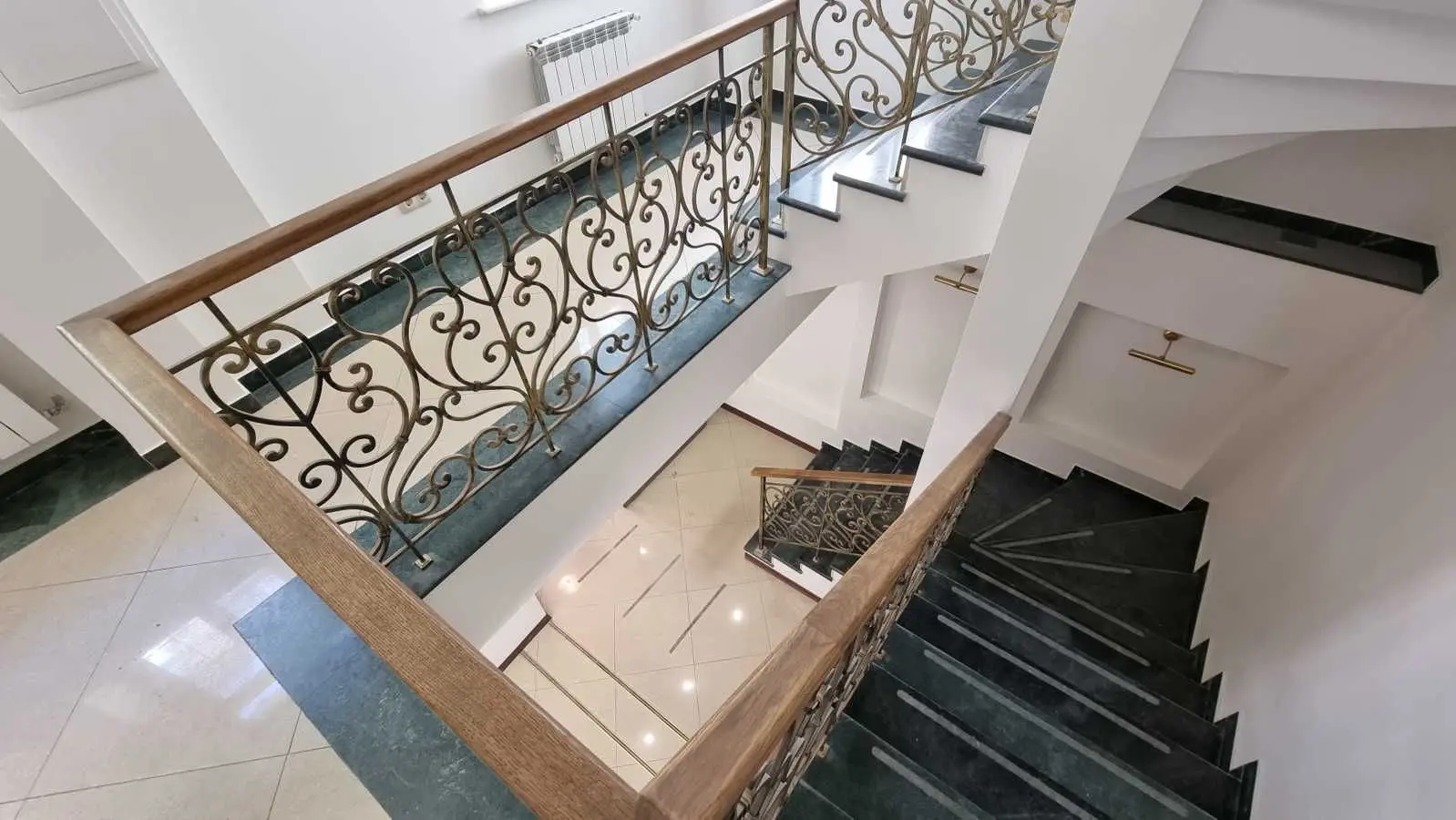 Фото Продаю офіс, 500 кв. м, Володимирська вул.  Київ, ціна: 1500000 USD, код 8513