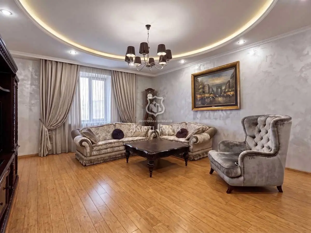Фото Продаю 3-комнатную квартиру, 136 кв. м, Вышгородская ул. 45/2 Киев, цена: 215000 USD, код 8528