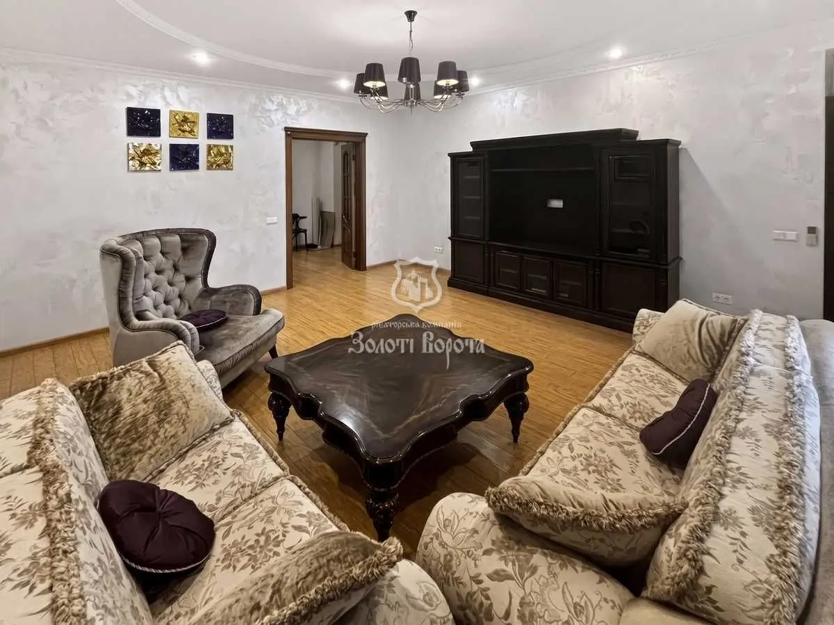 Фото Продаю 3-комнатную квартиру, 136 кв. м, Вышгородская ул. 45/2 Киев, цена: 215000 USD, код 8528