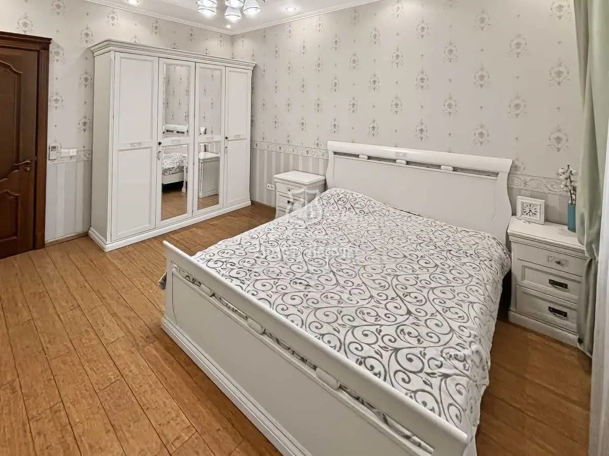 Фото Продаю 3-комнатную квартиру, 136 кв. м, Вышгородская ул. 45/2 Киев, цена: 215000 USD, код 8528