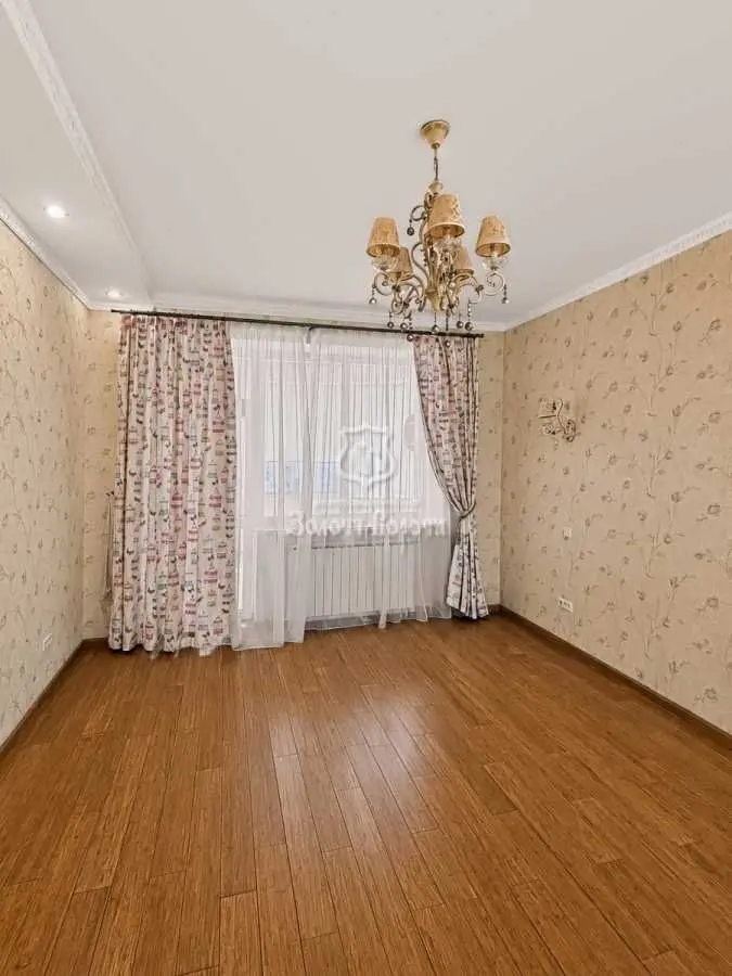 Фото Продаю 3-комнатную квартиру, 136 кв. м, Вышгородская ул. 45/2 Киев, цена: 215000 USD, код 8528