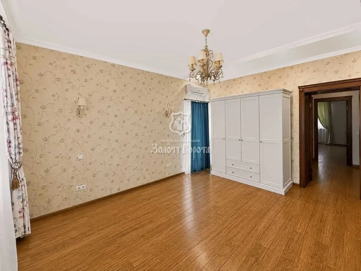 Фото Продаю 3-комнатную квартиру, 136 кв. м, Вышгородская ул. 45/2 Киев, цена: 215000 USD, код 8528