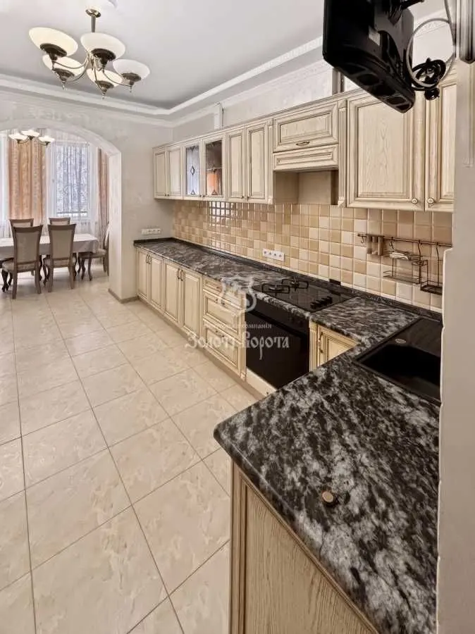 Фото Продаю 3-комнатную квартиру, 136 кв. м, Вышгородская ул. 45/2 Киев, цена: 215000 USD, код 8528