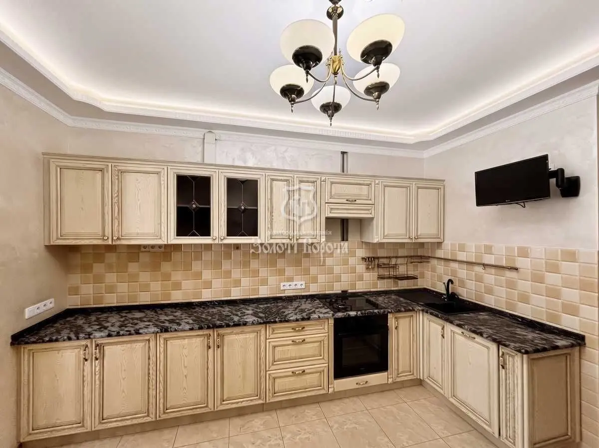 Фото Продаю 3-комнатную квартиру, 136 кв. м, Вышгородская ул. 45/2 Киев, цена: 215000 USD, код 8528