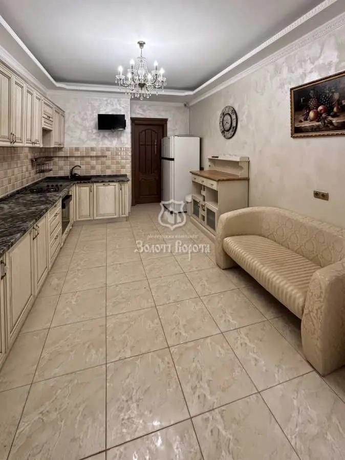 Фото Продаю 3-комнатную квартиру, 136 кв. м, Вышгородская ул. 45/2 Киев, цена: 215000 USD, код 8528