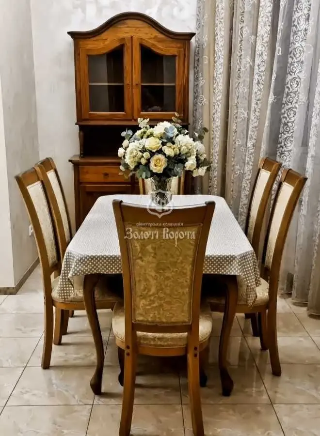 Фото Продаю 3-комнатную квартиру, 136 кв. м, Вышгородская ул. 45/2 Киев, цена: 215000 USD, код 8528