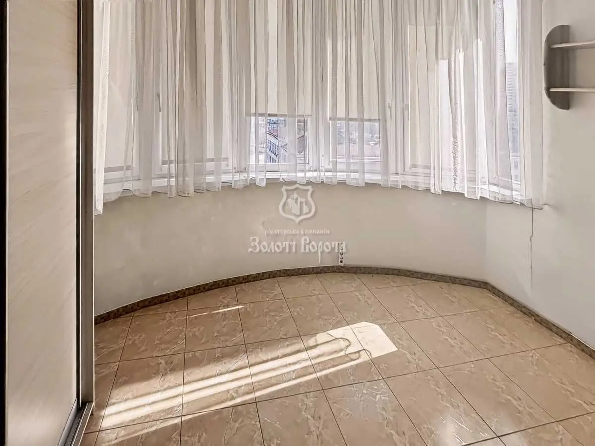 Фото Продаю 3-комнатную квартиру, 136 кв. м, Вышгородская ул. 45/2 Киев, цена: 215000 USD, код 8528
